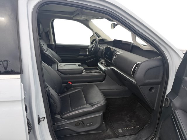 Certified 2025 Ford Expedition Platinum AWD/4WD image 15