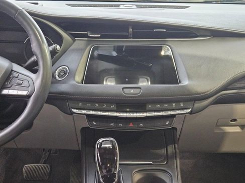 Used 2022 Cadillac XT4 Premium Luxury w/ Enhanced Visibility Package image 10