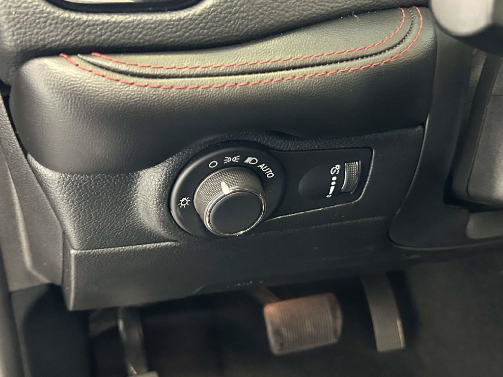 Used 2025 Dodge Durango GT RWD image 19