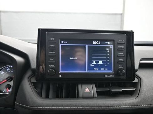 Used 2022 Toyota RAV4 LE FWD image 17