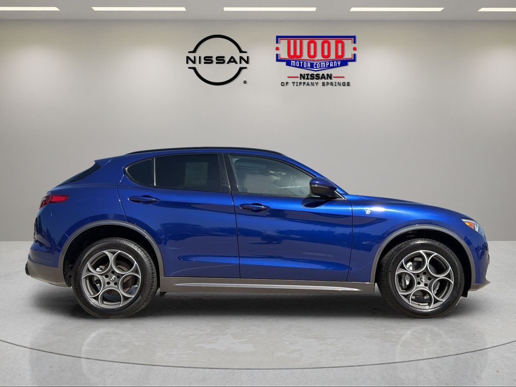 Used 2022 Alfa Romeo Stelvio Ti AWD/4WD image 3