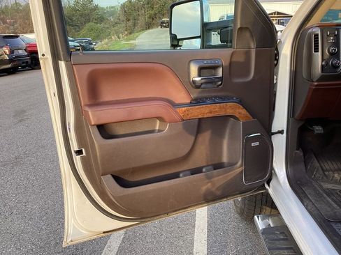 Used 2018 Chevrolet Silverado 2500 High Country w/ Duramax Plus Package image 10