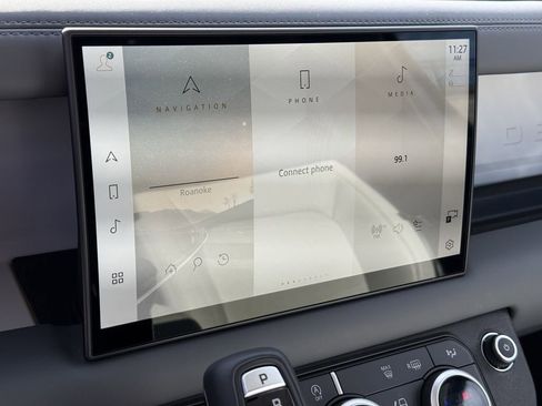 Used 2025 Land Rover Defender 110 X-Dynamic SE image 31