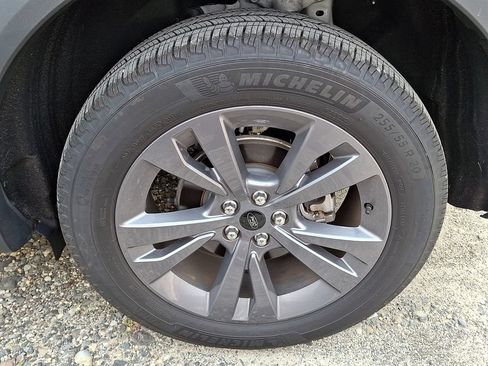 Used 2024 Ford Explorer XLT w/ Equipment Group 202A AWD/4WD image 8