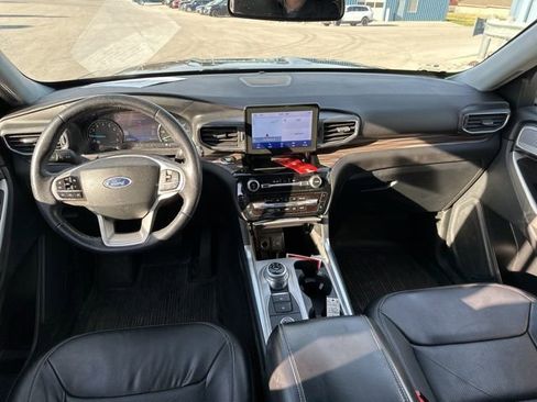 Used 2022 Ford Explorer Limited image 3