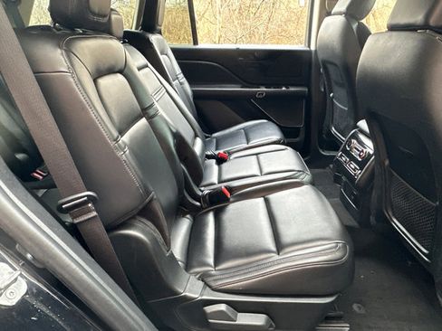 Used 2023 Lincoln Aviator AWD image 34