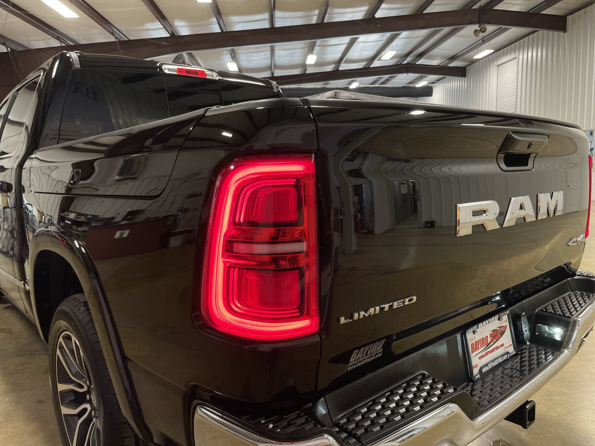 Used 2025 RAM 1500 Limited AWD/4WD image 25