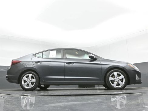 Used 2020 Hyundai Elantra SEL image 32