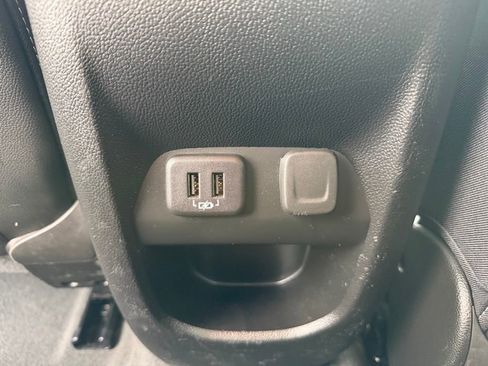 Used 2022 Chevrolet Colorado Z71 w/ Safety Package AWD/4WD image 15