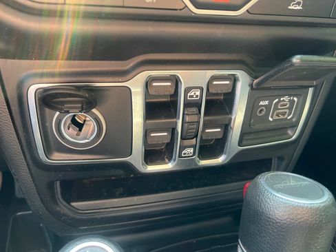 Used 2023 Jeep Gladiator Sport AWD/4WD image 25