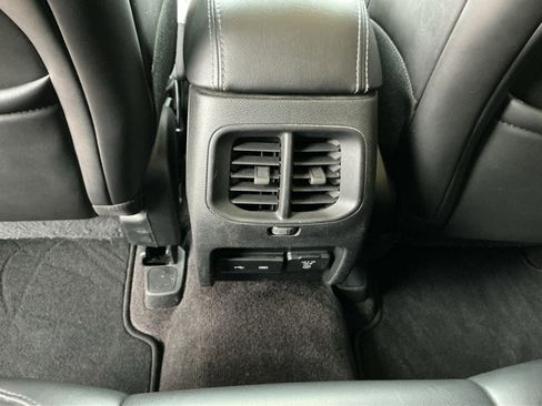 Used 2019 Jeep Cherokee Latitude Plus w/ Comfort/Convenience Group image 29