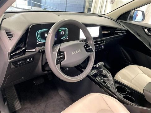 Used 2023 Kia Niro EX FWD image 8