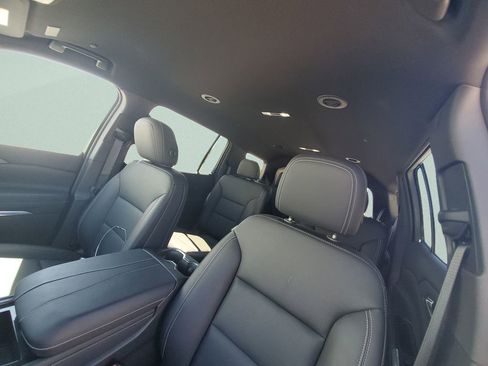 Used 2025 Chevrolet Traverse LT image 28