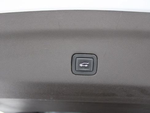 Used 2021 GMC Yukon SLT w/ SLT Premium Package AWD/4WD image 16