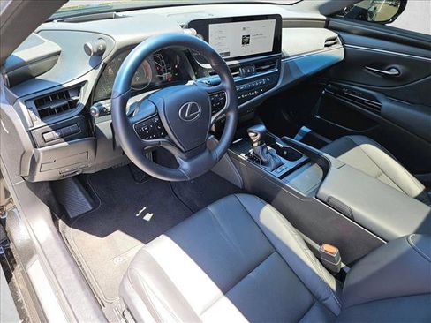 Used 2025 Lexus ES 300h w/ Premium Package FWD image 10