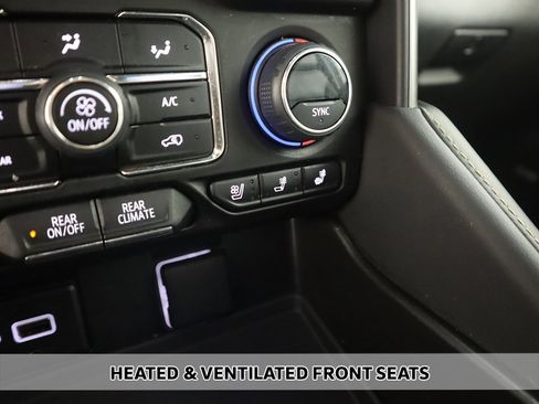 Used 2023 Chevrolet Suburban Premier image 6