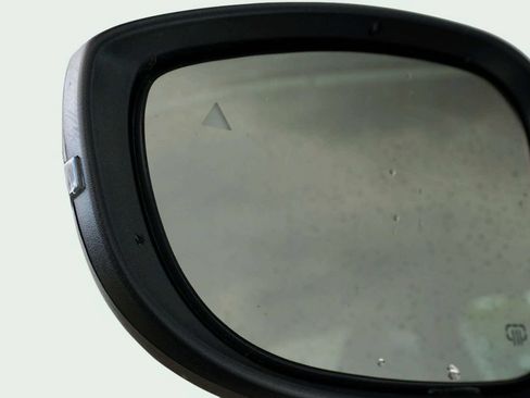 Used 2023 Chrysler Pacifica Touring-L FWD image 11