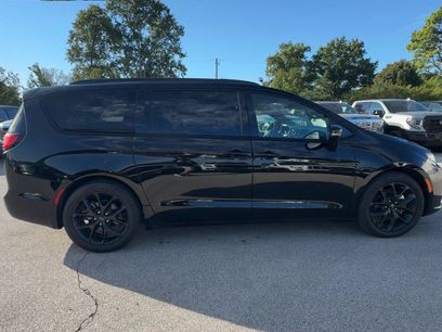 Used 2025 Chrysler Pacifica Limited
