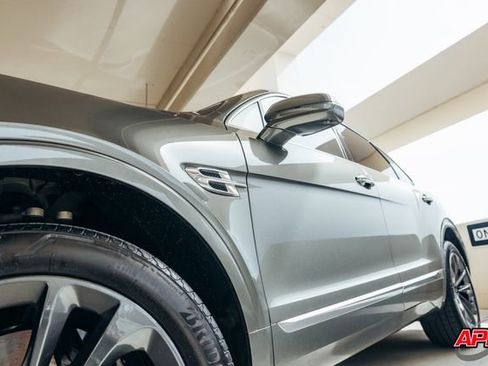 Used 2017 Bentley Bentayga image 31