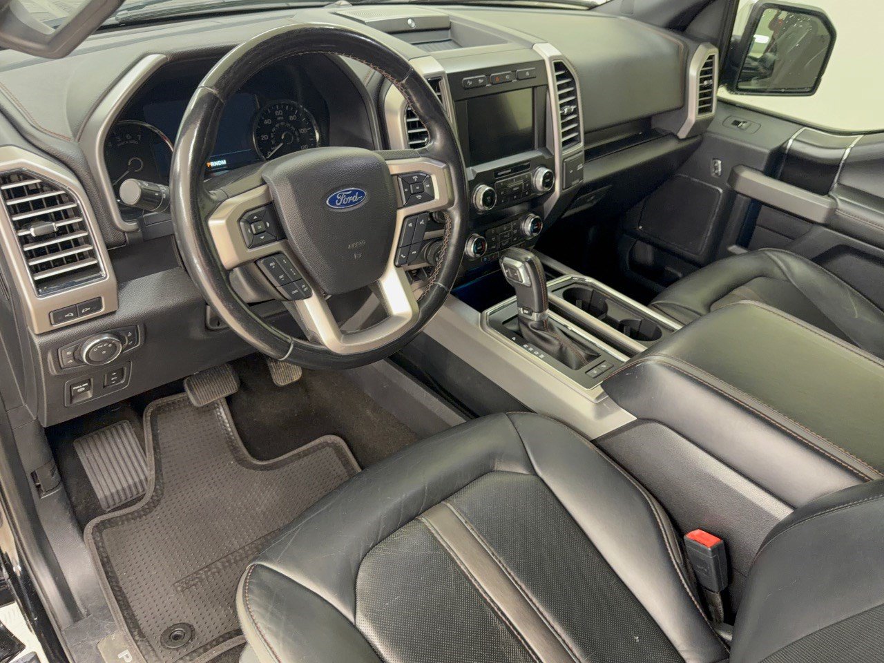 Used 2019 Ford F150 Platinum w/ Equipment Group 701A Luxury AWD/4WD image 4
