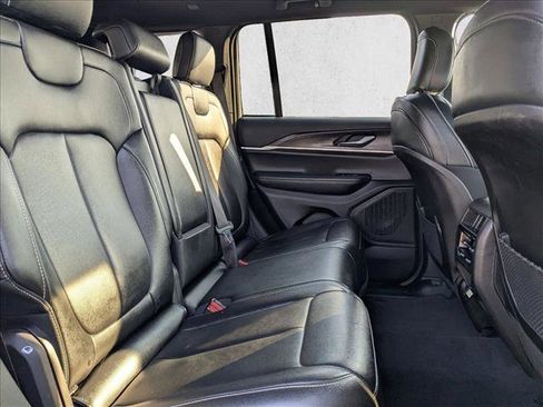 Used 2024 Jeep Grand Cherokee Limited image 21