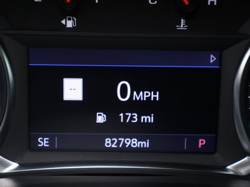 Used 2023 Chevrolet Traverse LT w/ LT Premium Package FWD image 4