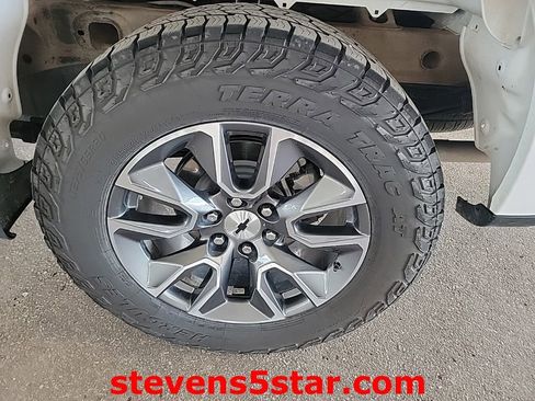 Used 2023 Chevrolet Silverado 1500 RST w/ Z71 Off-Road Package AWD/4WD image 11