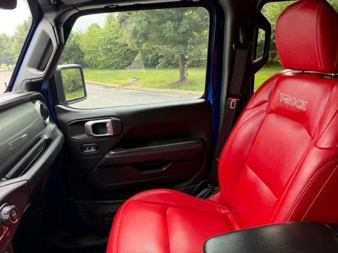 Used 2020 Jeep Wrangler Unlimited Sahara w/ Uconnect 4C Nav & Sound Group AWD/4WD image 24