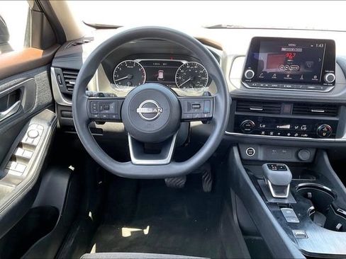 Certified 2023 Nissan Rogue SV FWD image 4