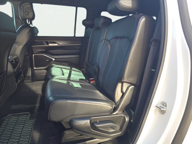 Certified 2024 Jeep Wagoneer L Series II w/ Flexible Seating Group AWD/4WD image 27