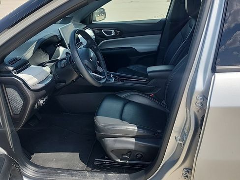 Used 2025 Jeep Compass Limited AWD/4WD image 9