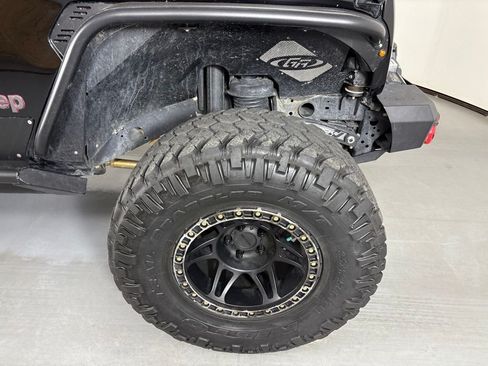 Used 2021 Jeep Wrangler Unlimited Rubicon w/ Xtreme Recon 35" Tire Package AWD/4WD image 11
