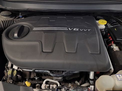 Used 2019 Jeep Cherokee Limited w/ Technology Group image 30