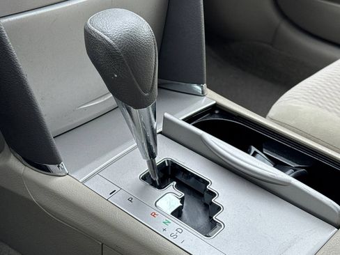 Used 2011 Toyota Camry LE image 19