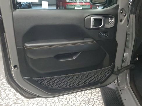 Used 2022 Jeep Wrangler Unlimited Sahara AWD/4WD image 19