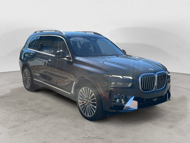 Used 2024 BMW X7 xDrive40i w/ Executive Package AWD/4WD image 3