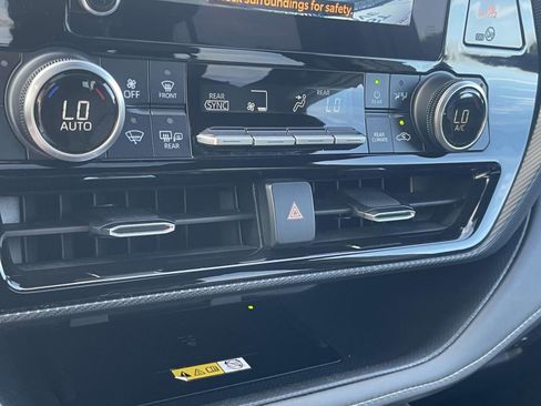 Used 2024 Toyota Highlander XSE image 5