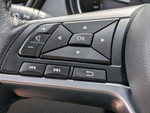 Used 2017 Nissan Rogue Sport SL w/ SL Premium Package image 17