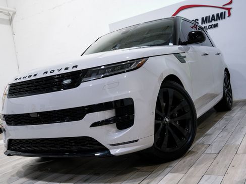 Used 2025 Land Rover Range Rover Sport Dynamic SE image 2