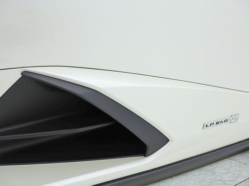 Used 2023 Lamborghini Huracan Tecnica image 8