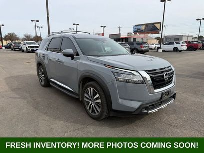 Used 2022 Nissan Pathfinder Platinum w/ Lighting Package (N93)