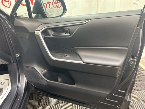 Used 2025 Toyota RAV4 XLE w/ Convenience Package image 9