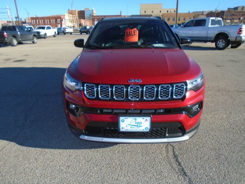 Used 2025 Jeep Compass Limited AWD/4WD image 3