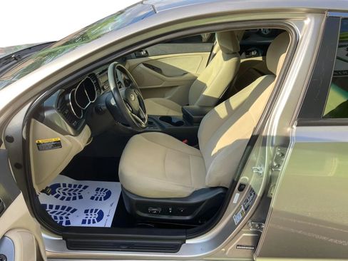 Used 2012 Kia Optima LX w/ Convenience Pkg image 9