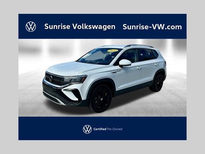 Used 2023 Volkswagen Taos SE w/ Black Wheel Package
