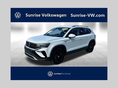 Used 2023 Volkswagen Taos SE w/ Black Wheel Package FWD image 1