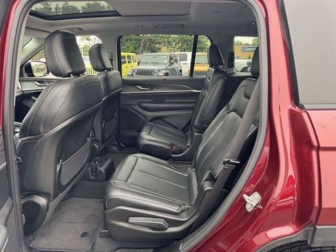 Used 2023 Jeep Grand Cherokee L Limited w/ Luxury Tech Group II AWD/4WD image 9