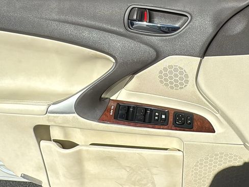 Used 2011 Lexus IS 250 w/ Premium Pkg Value Edition RWD image 16