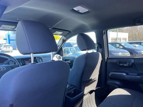 Used 2019 Toyota Tacoma TRD Off-Road w/ Technology Package image 30