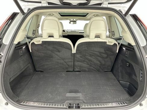 Certified 2025 Volvo XC90 T8 Ultra w/ Lounge Package image 25
